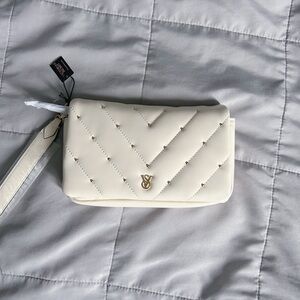 Victoria Clutch